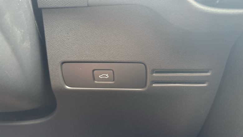 Volvo XC40 2.0 B3P Plus Black Edition 5dr Auto Petrol Estate